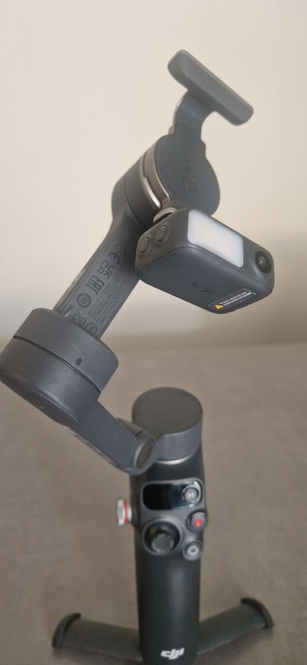 DJI Fixations: DJI Osmo Mobile 7p Gimbal Stabilizer used with accessories – D'occasion à Prilly par kea_2jq5 1