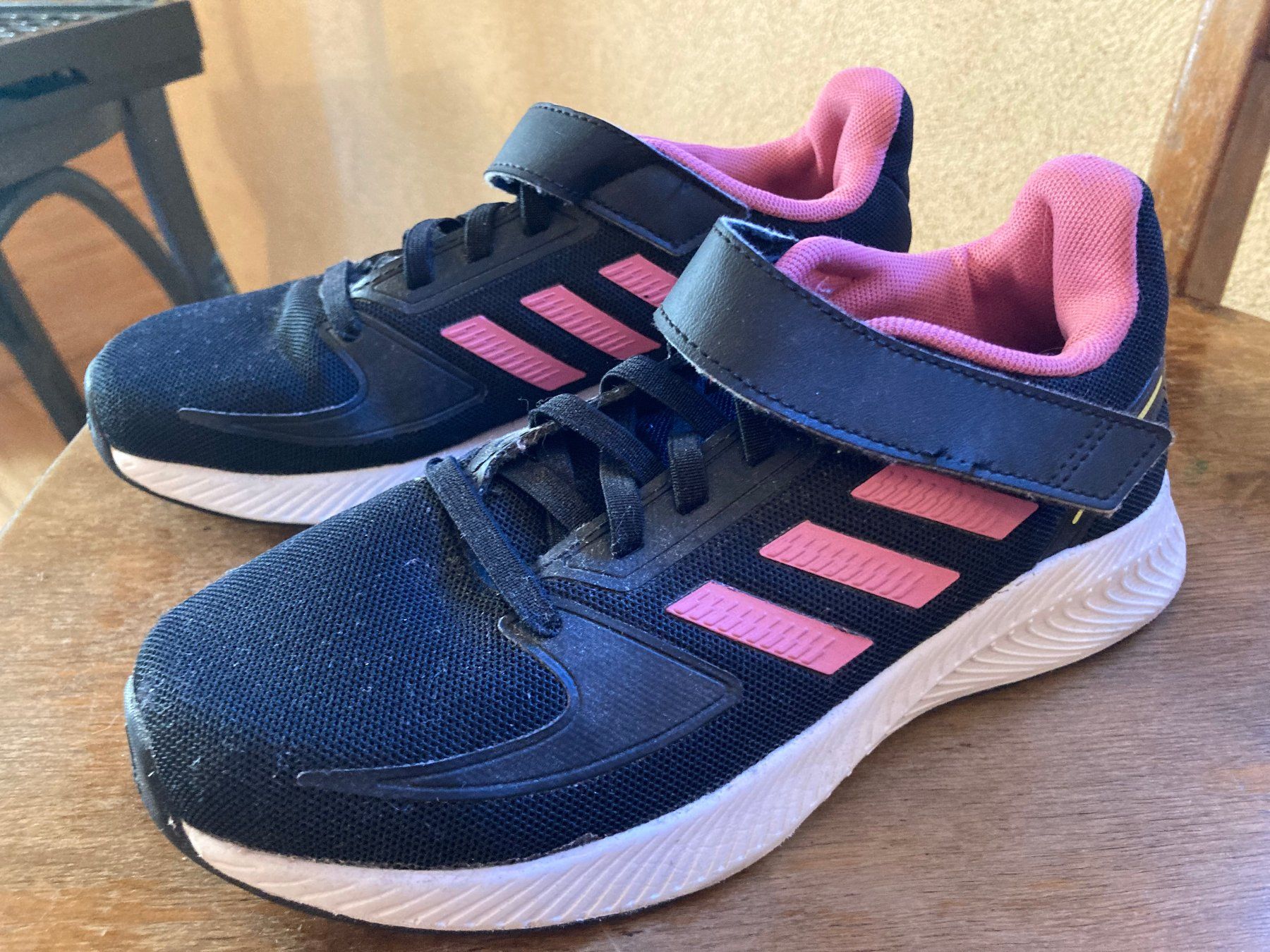 Adidas Scarpe per ragazzi: Baskets Adidas 34 – Usato da Le Lieu venduto da ptitcocon