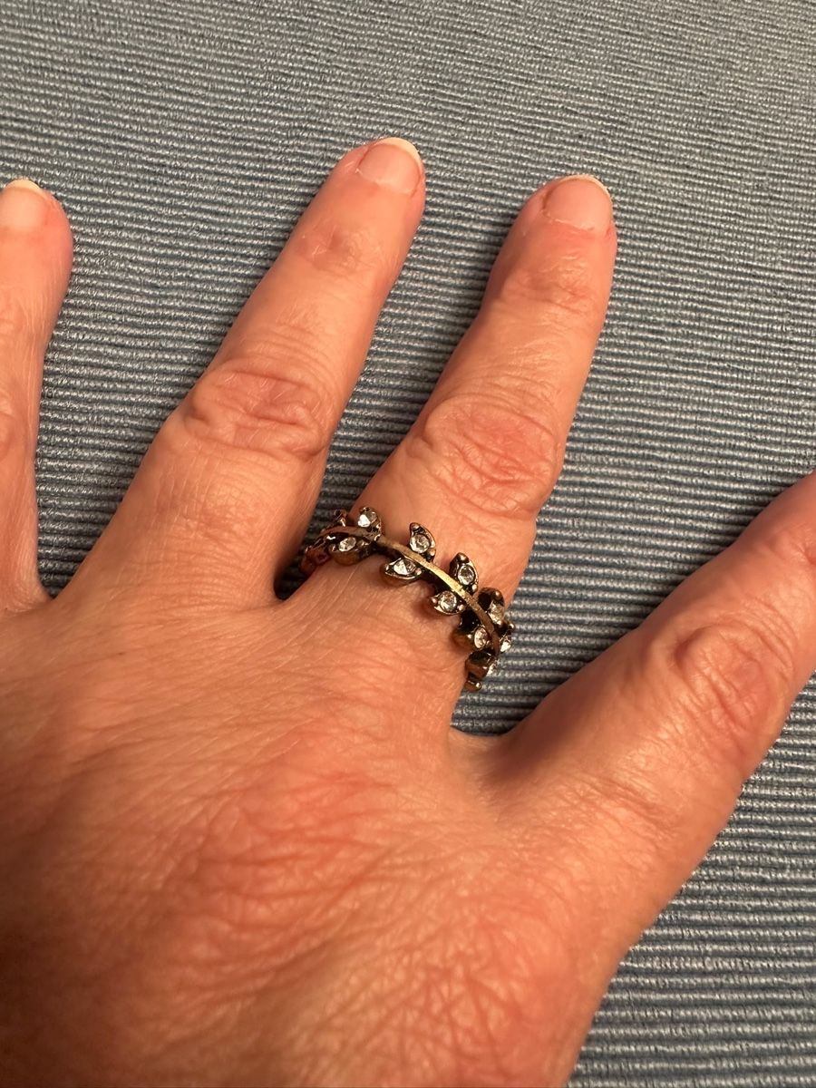 Anelli: Ring mit Blattmuster und Steinen Grösse 53  – Usato da Zürich venduto da iva_9svl 2