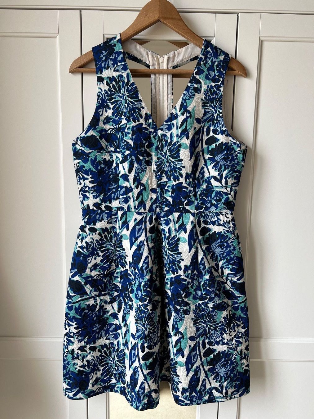 Robes: Robe bleue H&M 42 – Neuf (Voir description) à Neuchâtel par Thesebootsaremadeforwalking