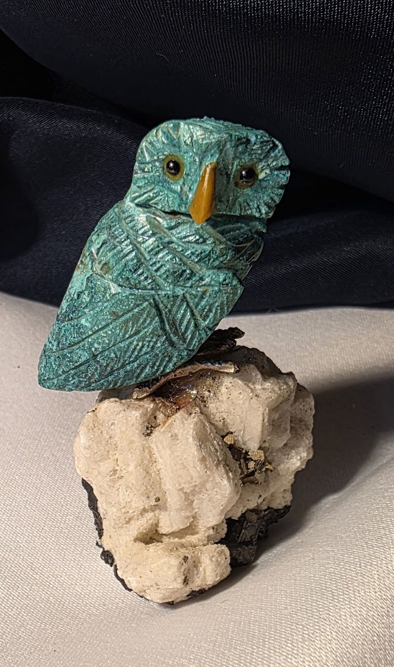 Figuren: Eulefigur hochwerig ckrysokoll auf echtem Kristall stufe  – Neu (gemäss Beschreibung) aus Rickenbach BL von nicole611
