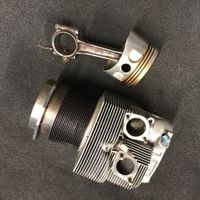 Zylinder und Kolben von Sternmotor als Deko