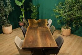 Ein Tisch, der Eindruck macht - Nussbaum in Perfektion