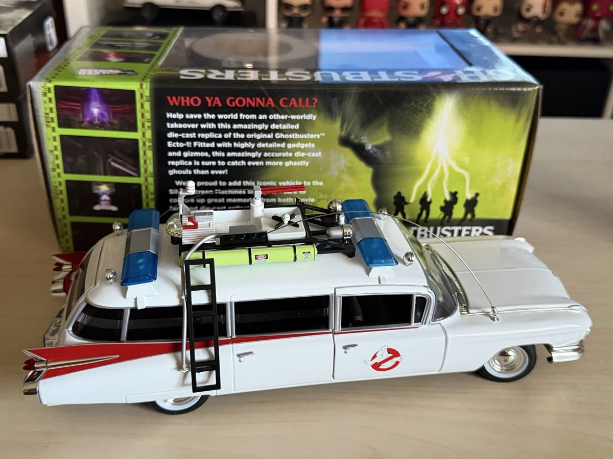 Cadillac Modellautos: Cadillac 1959 ECTO-1 Silver Screen Machines 1/18 – Neu (gemäss Beschreibung) aus Villarimboud von Beowulf1691 1