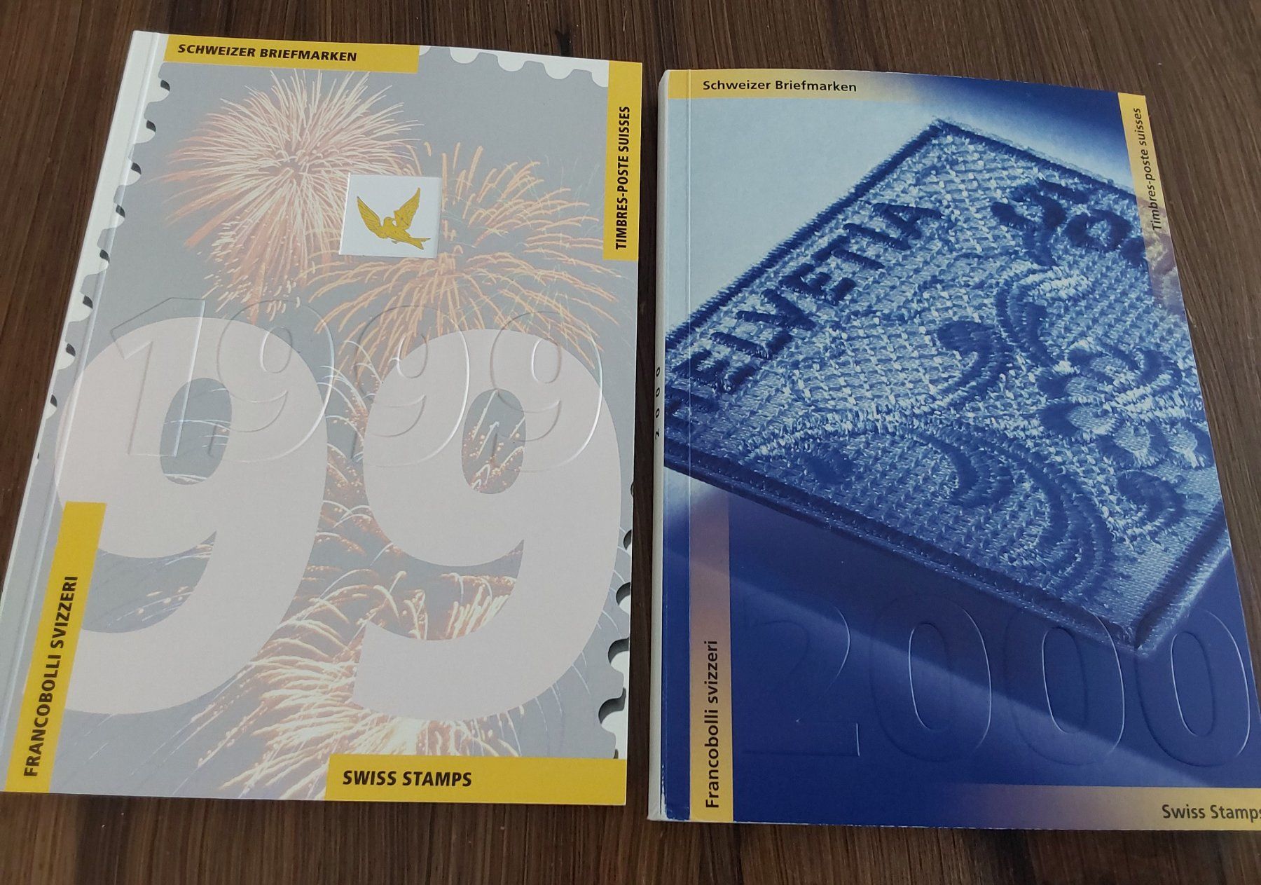 Tutti i francobolli: 2 Stk. CH Briefmarken Jahrbücher 1999 & 2000 – Usato da Münchwilen AG venduto da Nesar