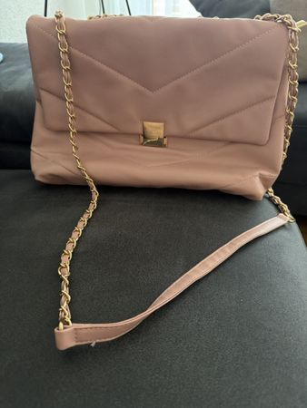 Rosa Handtasche mit goldener Kette - Ideal für Frühling!