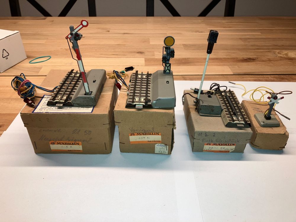 Märklin Signale und Entkupplungs-Gleis mit Mittelschiene 360 | Kaufen ...