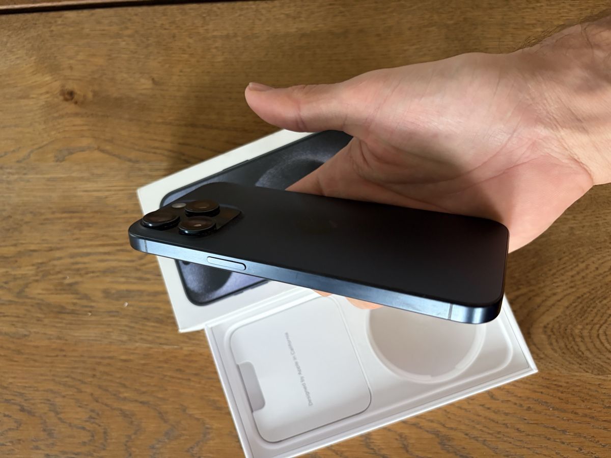 Apple Telefoni cellulari / Smartphones: iPhone 15 Pro Max Blue Titanium 256GB – Usato da Zürich venduto da JAGD-bikes 5