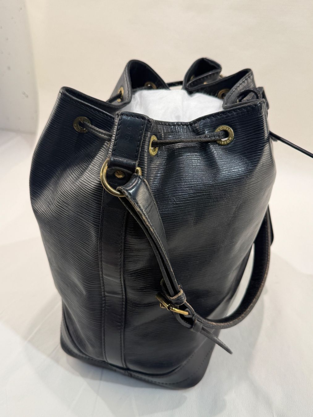 Louis Vuitton Taschen für Damen: Louis Vuitton Noé Grand Epi Schwarz – Original – Gebraucht aus Erlenbach ZH von iLuxury 6
