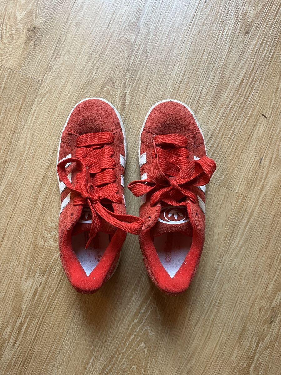 Adidas Damenschuhe: Adidas Campus Sneaker rot Wildleder Grösse 39.5 – Gebraucht aus Zürich von jaelllara