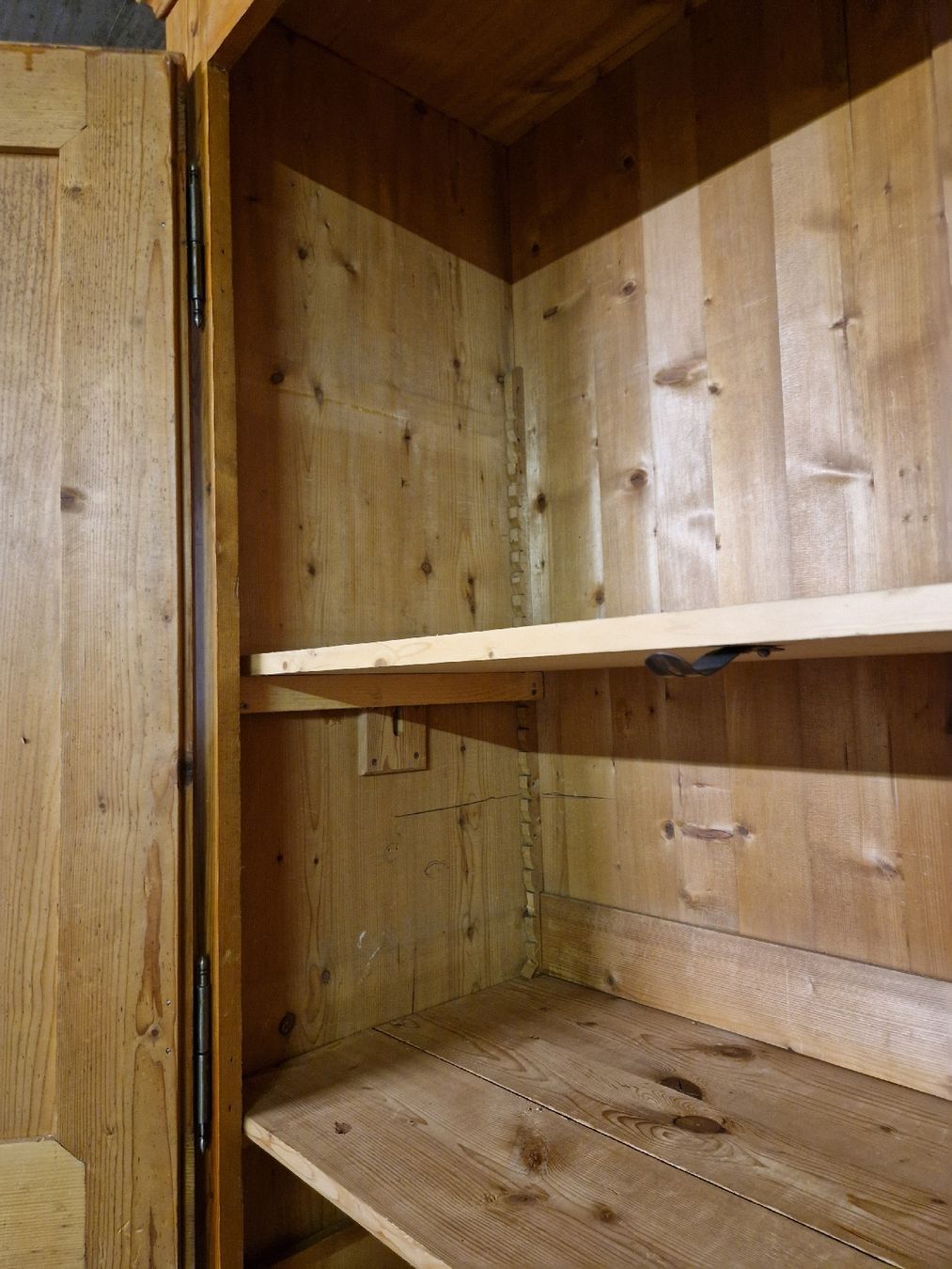 Armadi: Grande armoire Fribourgeoise – Usato da Rueyres-Treyfayes venduto da EmileP8992 3