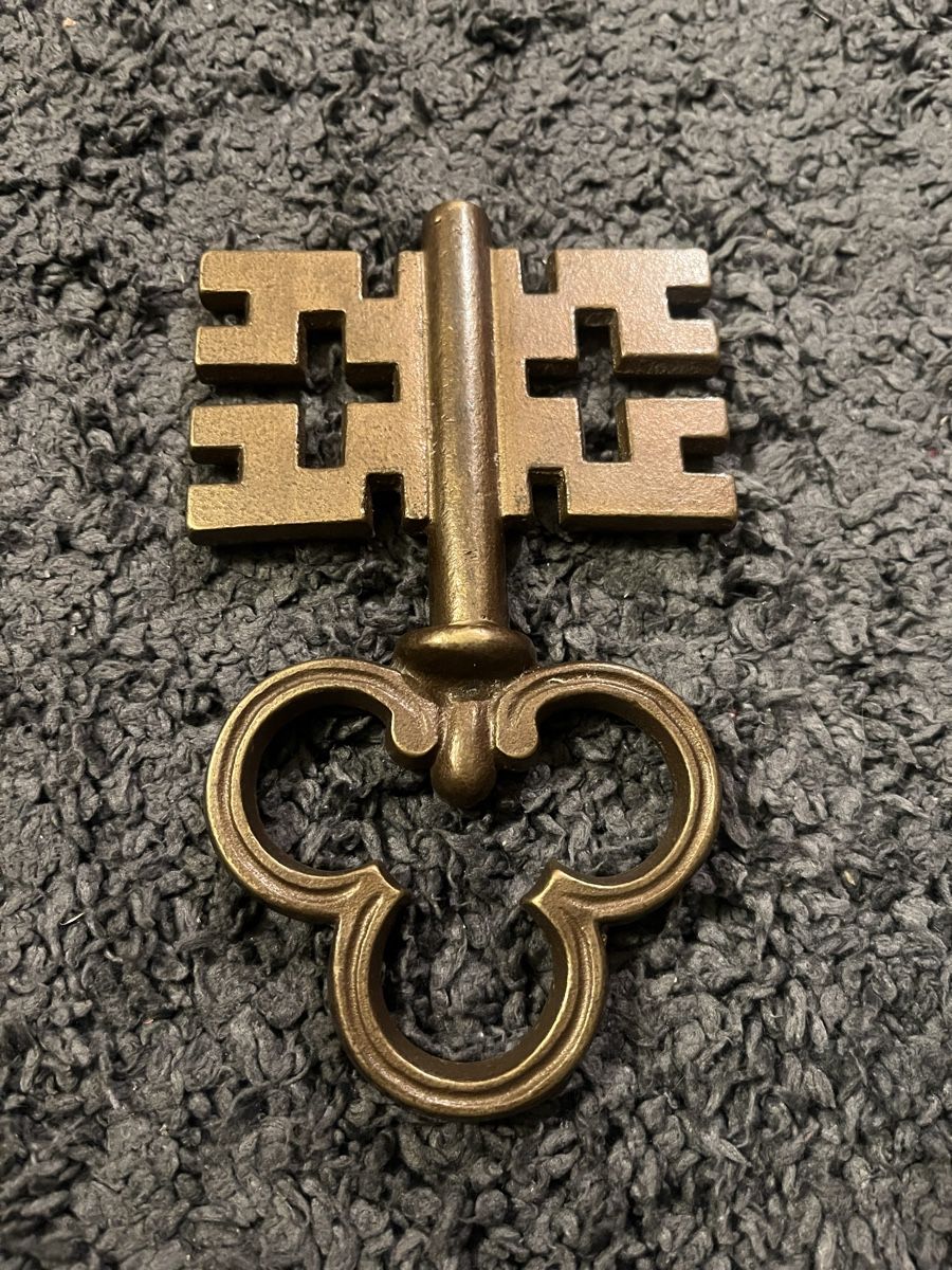 Flaschenöffner & -verschlüsse: Bronze Schlüssel Zapfenzieher – Gebraucht aus Wiesenberg von swissantik