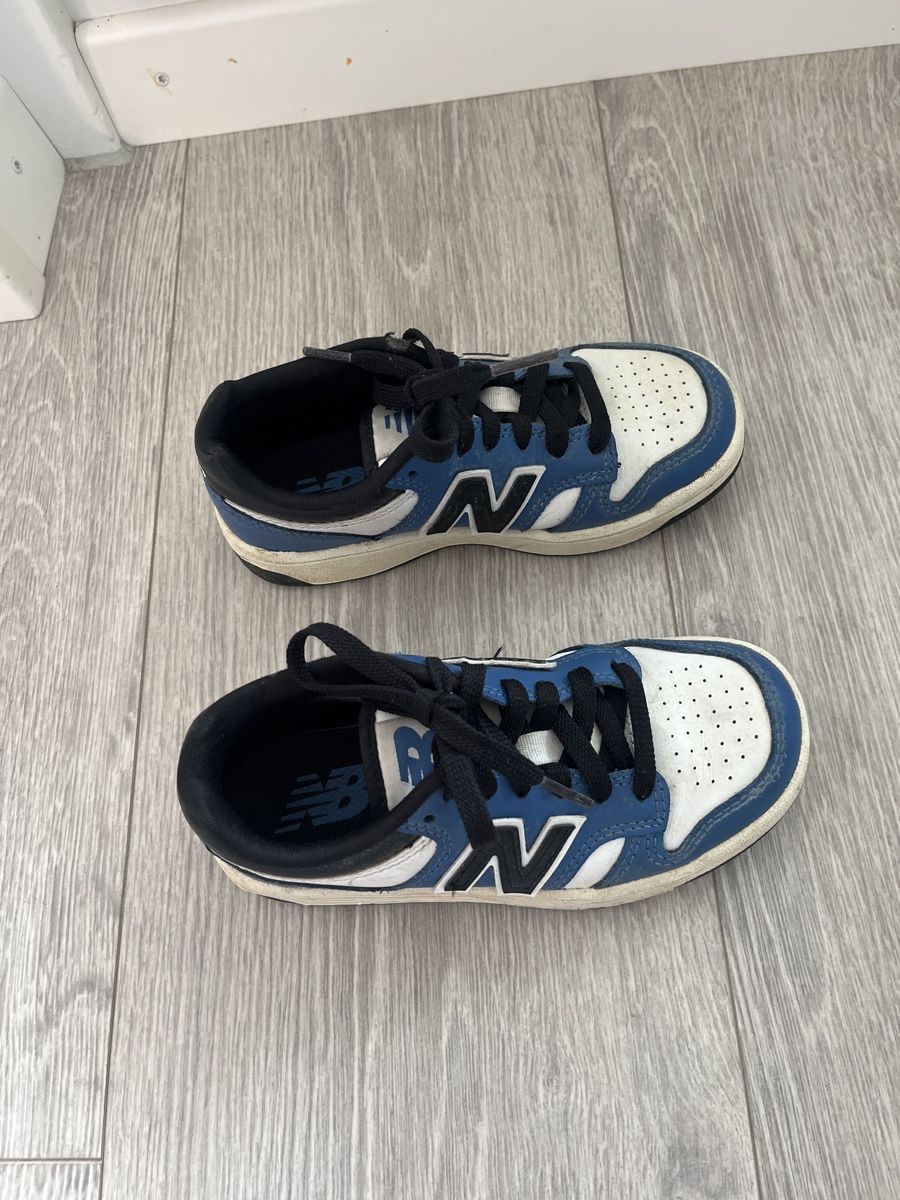New Balance Scarpe da uomo: New Balance Blue & White Sneakers - Size 29 – Usato da Zürich venduto da ThePicker 4