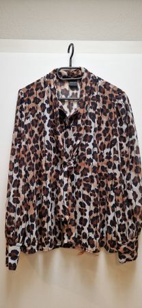 Madeleine Bluse, Gr. S, Leo-Look, neuwertig
