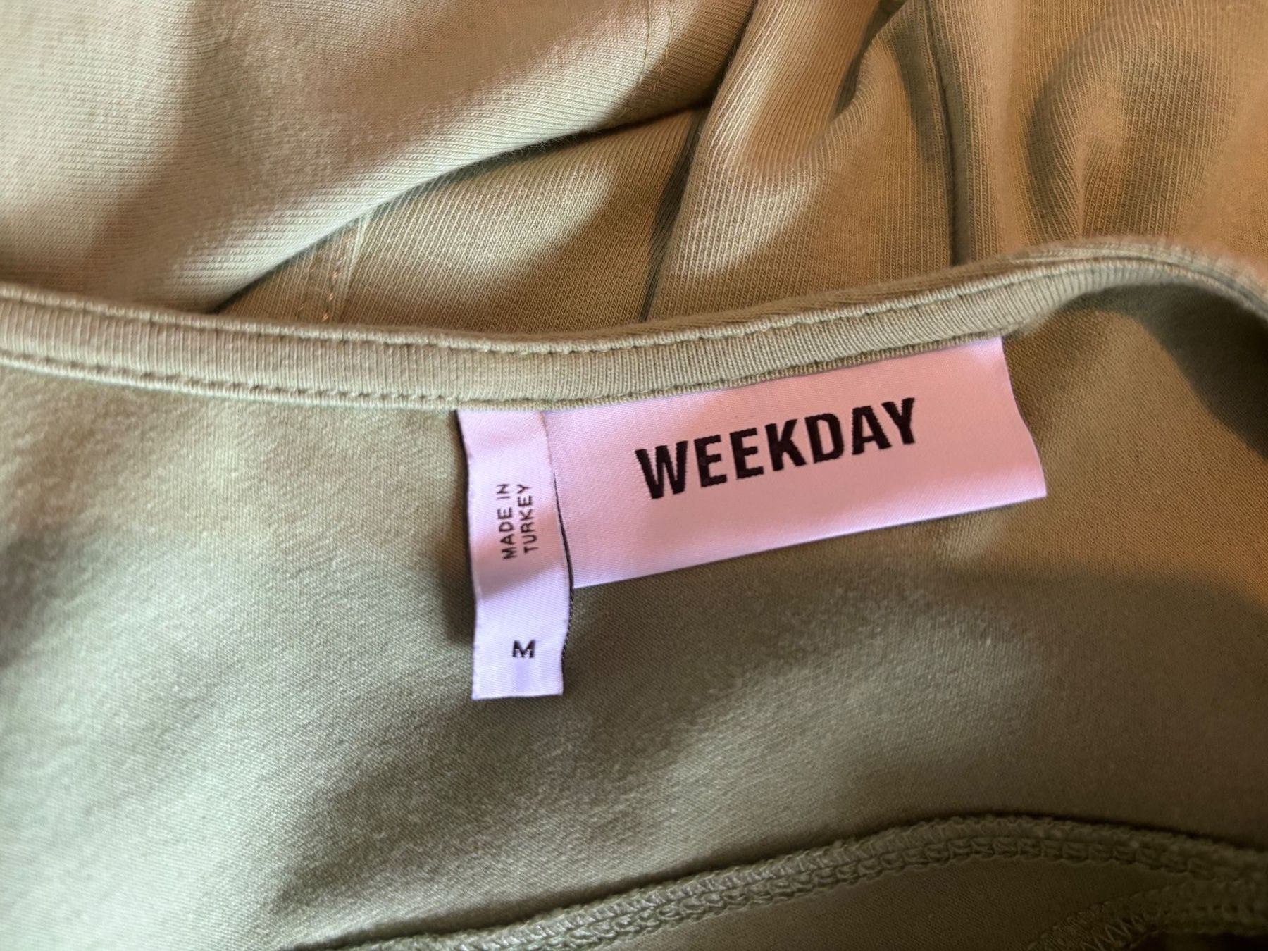 Weekday T-shirts: WEEKDAY "DEEP BACK LONG SLEEVE" Gr. M – D'occasion à Zürich par missmodernage 5