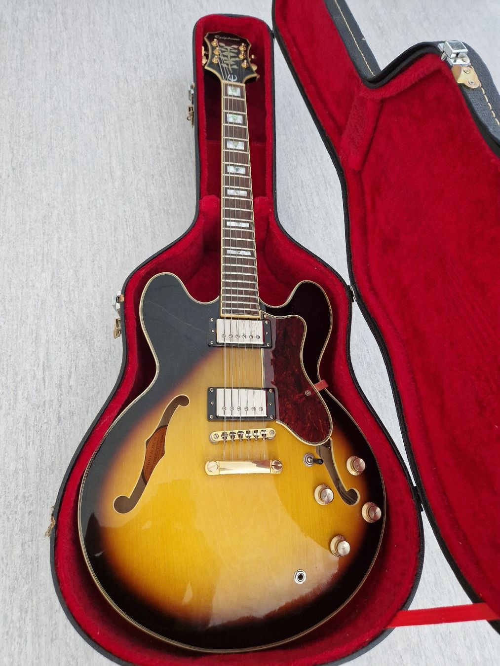 Epiphone Musikinstrumente: epiphone sheraton micro gibson 57 avec orange Drop – Gebraucht aus Avenches von Tuxmania