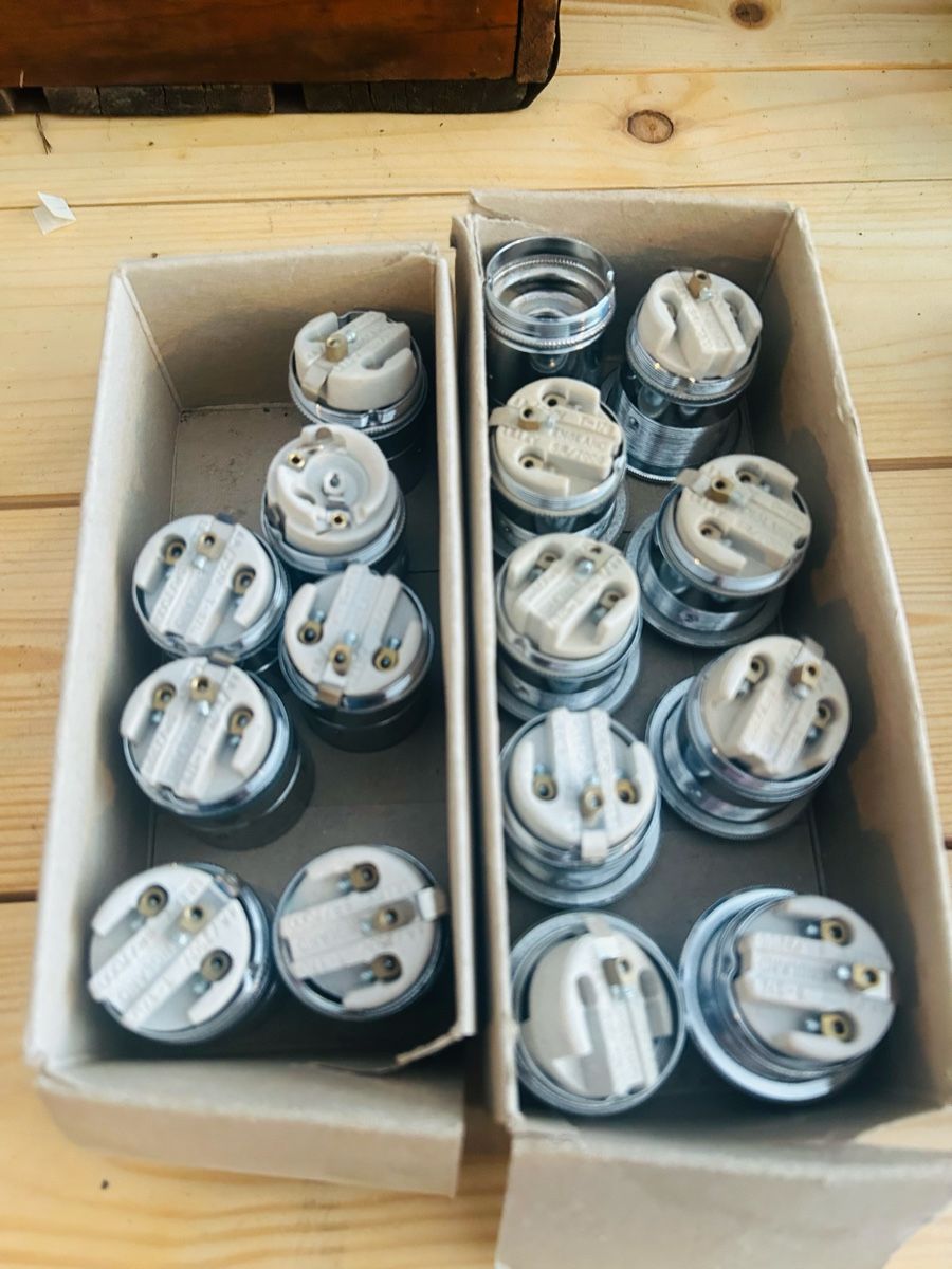 Lampade: Set Silber Metal Lampenfassungen  – Nuovo e nell'imballaggio originale da Zürich venduto da KuduKing 1