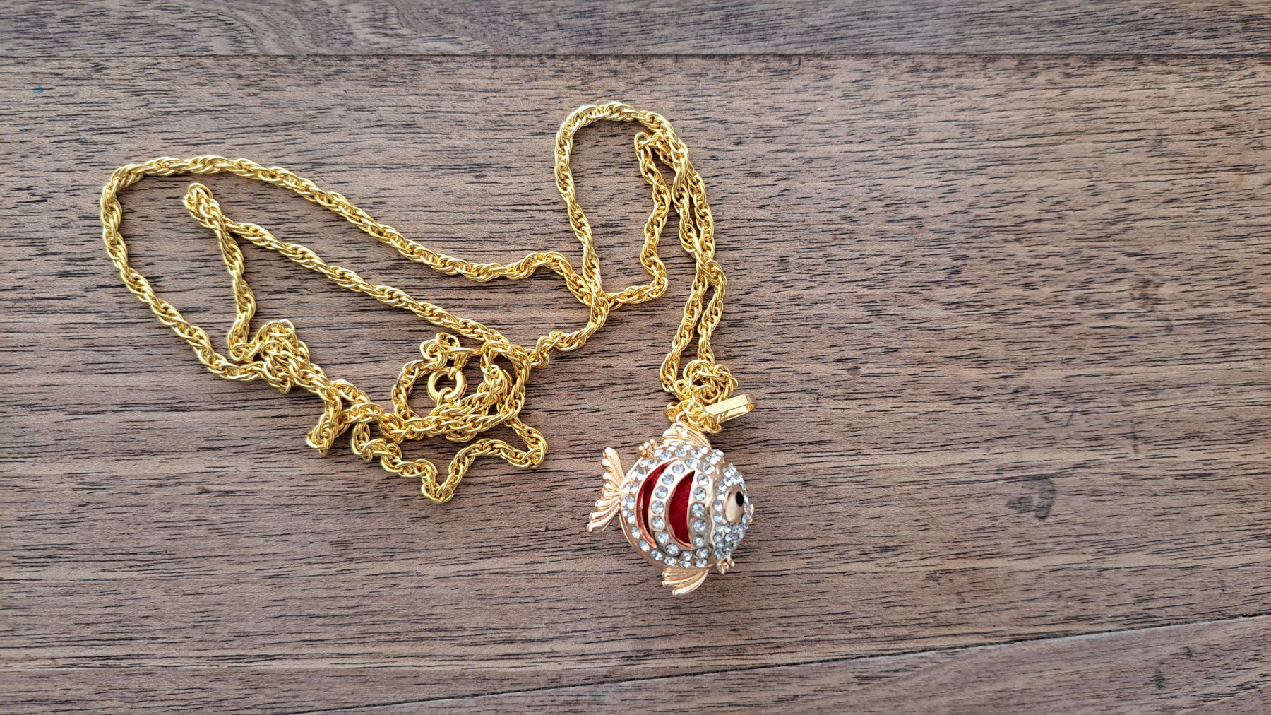 Ciondoli: pendentif poisson avec chaîne – Nuovo (secondo la descrizione) da Chêne-Bourg venduto da n4r_7kyb