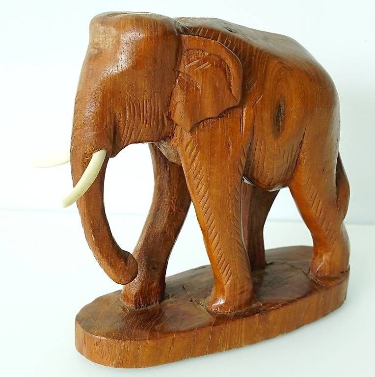 Figurines: Handgeschnitzter Elefant aus Holz – D'occasion à Sissach par glrpmpfk