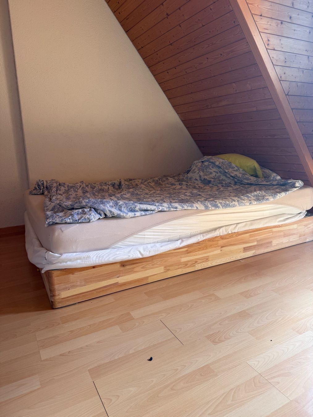 Betten: Bed frame + Ikea mattress – Gebraucht aus Zürich von Genius-ZH 2