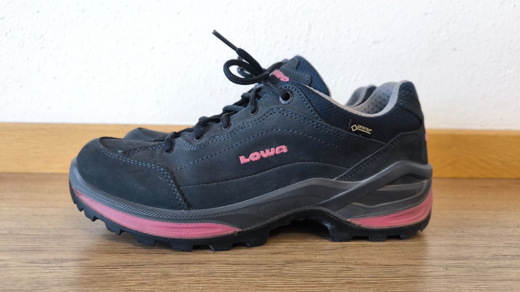 Lowa Damenschuhe: Lowa Goretex Wanderschuhe 39.5 – Gebraucht aus Ebikon von brombomboli