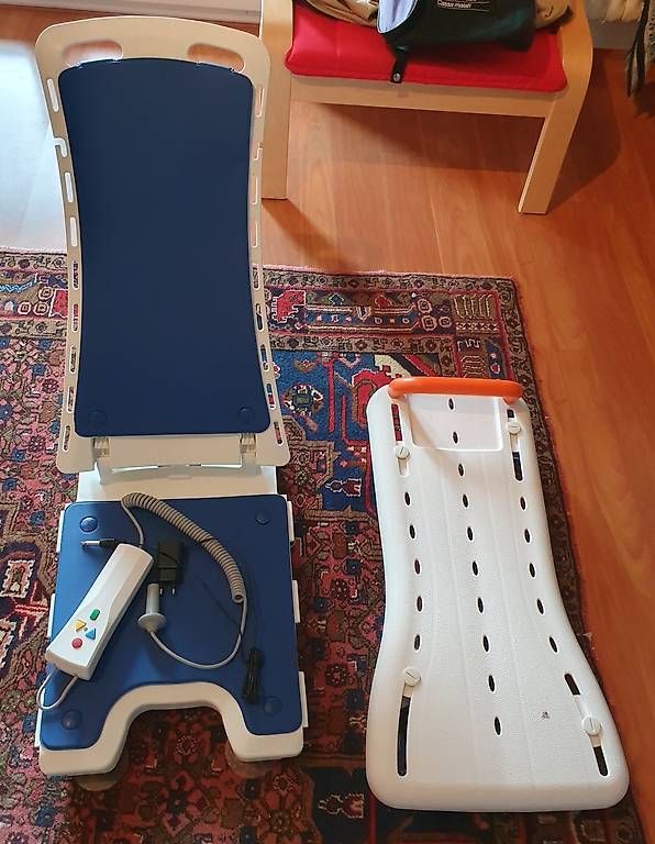 Attrezzature mediche: Sedia elettrica per vasca da bagno – Usato da Rodi-Fiesso venduto da mbe_2y9w