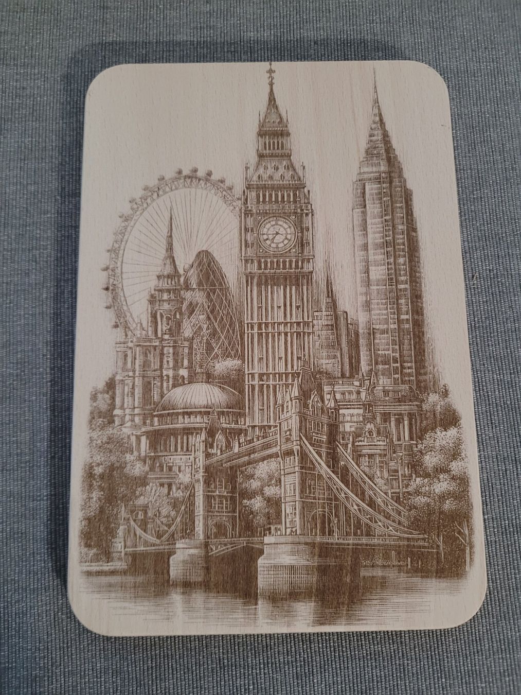 Holzartikel: Holzbrättli London – Neu (gemäss Beschreibung) aus Schwarzenburg von Obofi