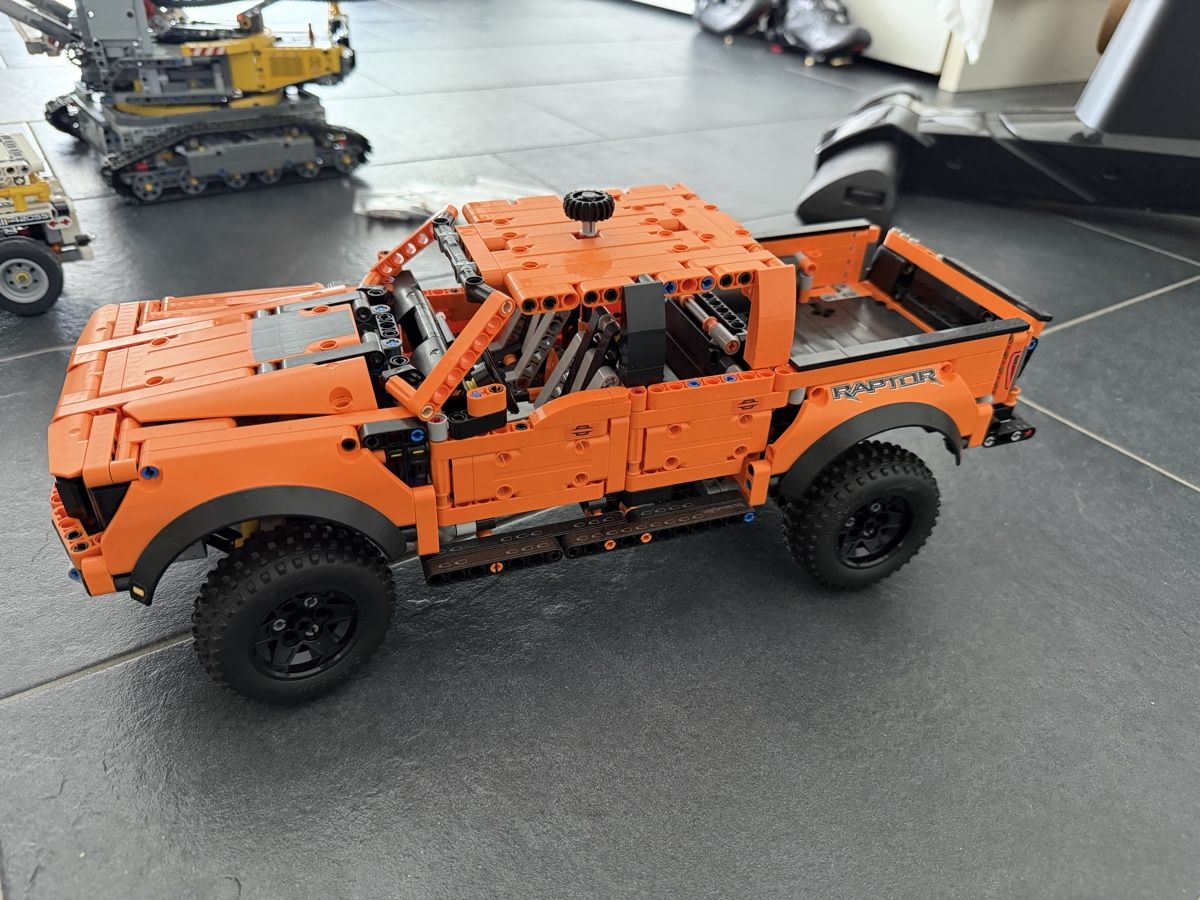 Lego Giocattoli: LEGO Technic Ford Raptor Orange gebraucht – Usato da Aarau venduto da egnisport