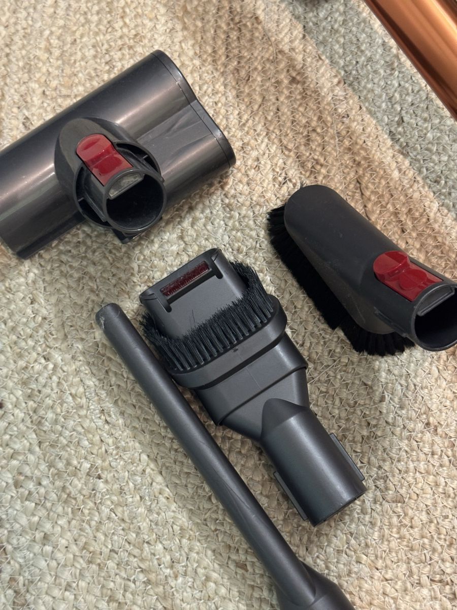 Dyson Staubsauger & Zubehör: Dyson Staubsauger I Full-Set – Defekt aus Horgen von uni-sales 2