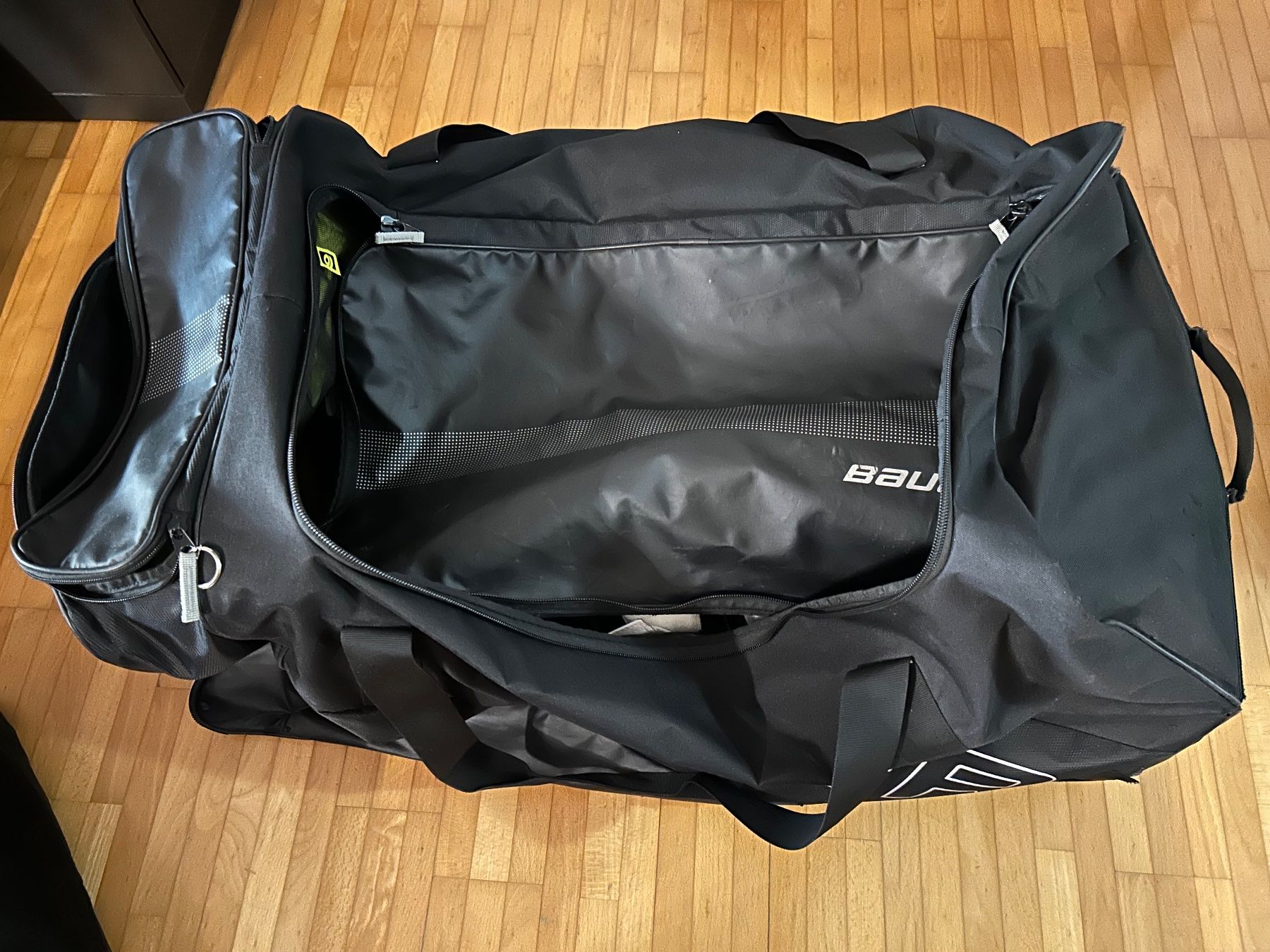 Bauer Borse: Bauer Goalietasche mit Rollen – Usato da Lütisburg venduto da Gizmo02 1