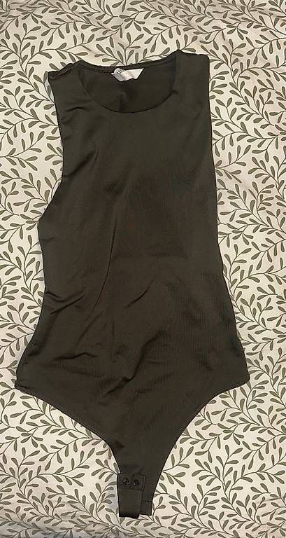 Top: Body kaki H&M  Taille S Comme neuf – Usato da Lausanne venduto da mar_7x9x