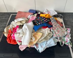 Ein Haufen vintage Puppenkleider teils auch für Sasha Puppe