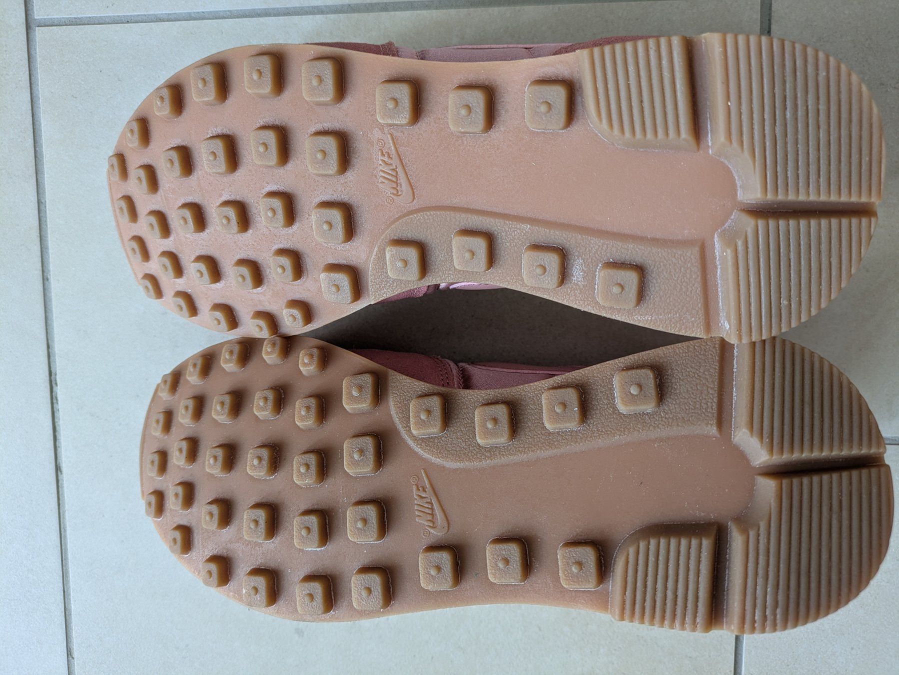 Scarpe da donna: Sneaker Turnschuhe Nike Rosa – Nuovo (secondo la descrizione) da Bonstetten venduto da thewitchinghour 2