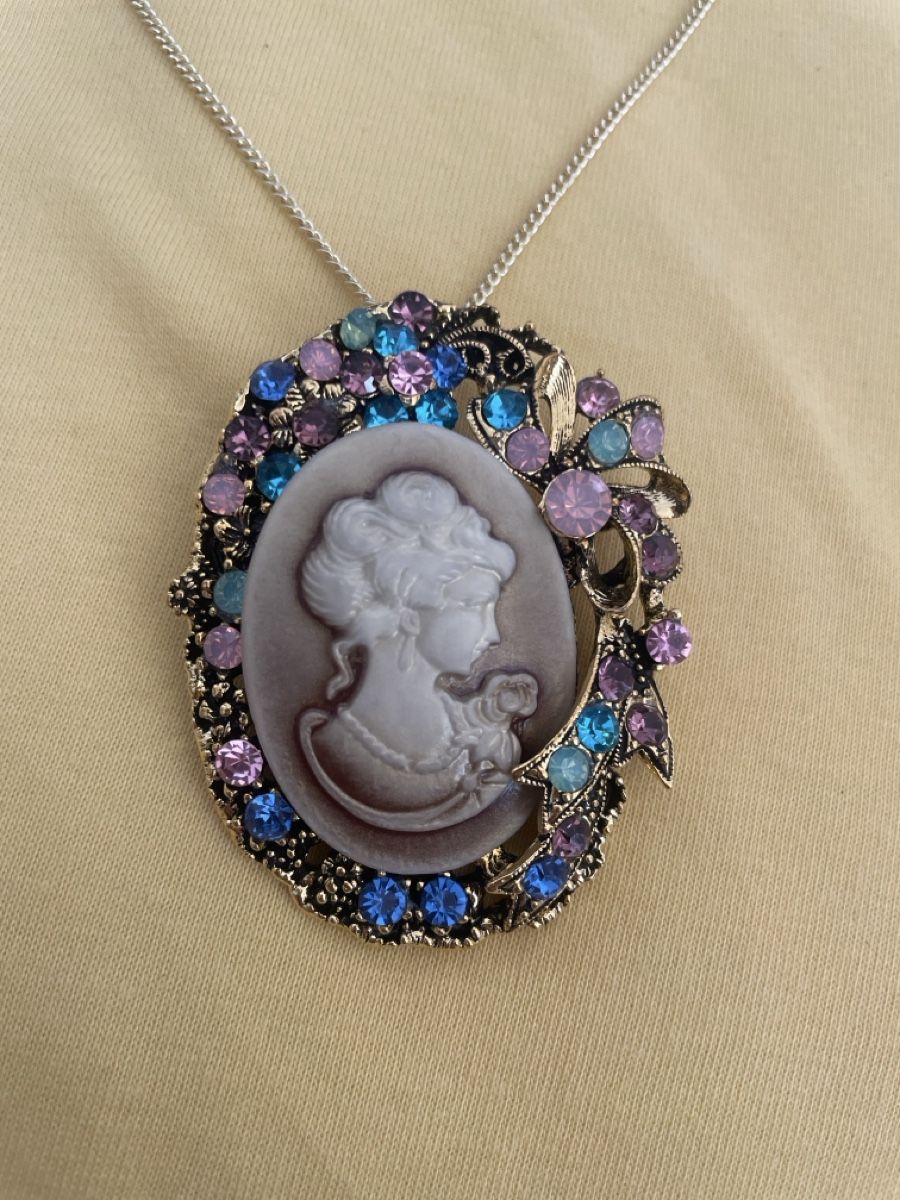 Catenine: Vintage cameo Brosche-Kette – Nuovo (secondo la descrizione) da Düdingen venduto da Saaaaem 1