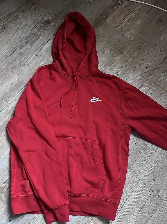 Maglioni & Felpe: Sweat Nike taille S – Usato da Yverdon-les-Bains venduto da car_xd5s