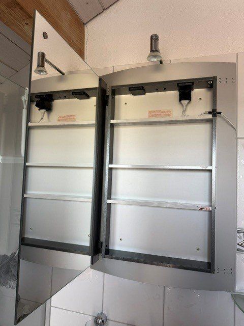 Schneider Armadietti a specchio: Spiegelschrank mit Licht – Usato da Tann venduto da miss1972 1