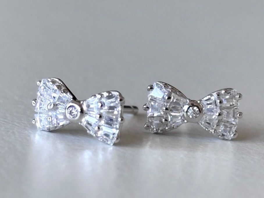 Orecchini pendenti & Orecchini a lobo: Studs Earrings. 925 Silver with moissanite stone. – Nuovo (secondo la descrizione) da Dübendorf venduto da S1973E