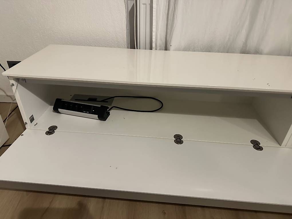 Armadi: Hängeschrank und  Board Pfister – Usato da Muttenz venduto da anna123 3