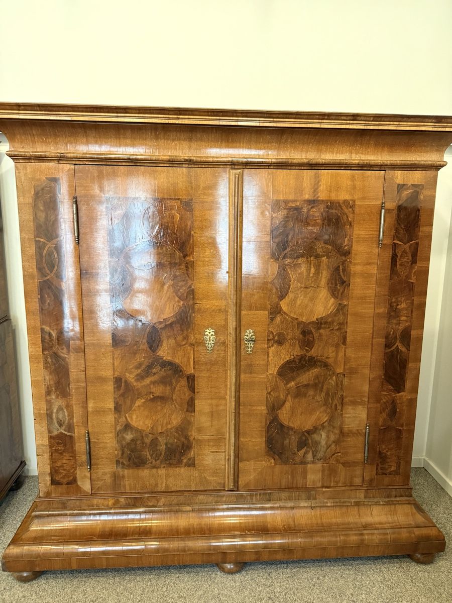 Armadi: Barock-Nussbaum Schrank- Top! – Usato da Berlingen venduto da Bodensee125