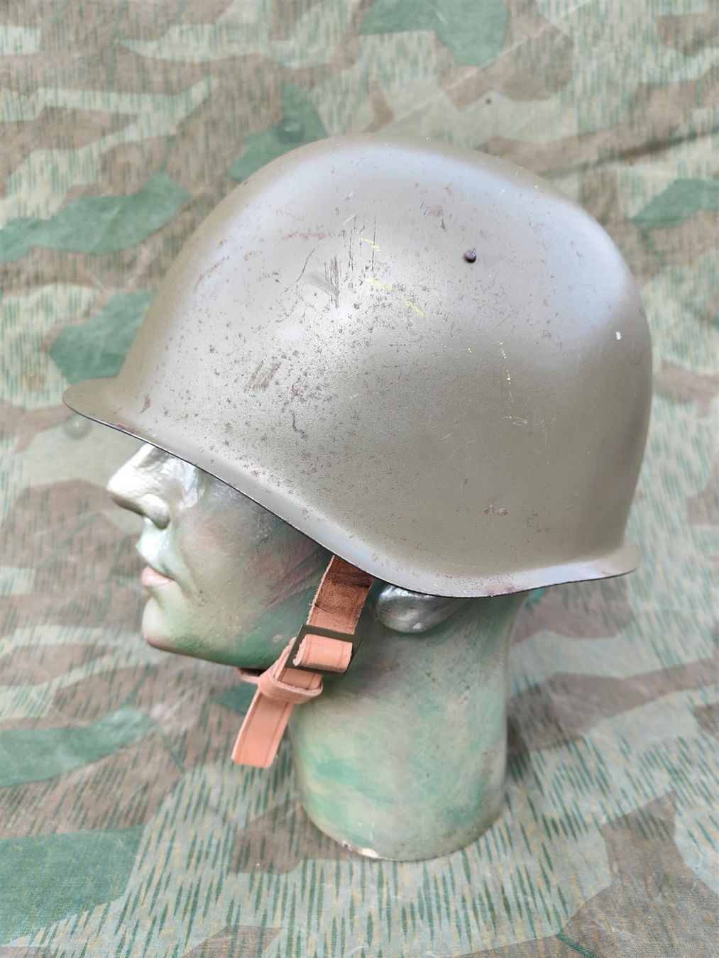 Schweizer Armee Uniformi & Effetti personali: Stahlhelm M53, Variante 1 – Usato da Bauma venduto da SwissMilitaria 2