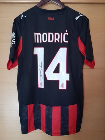 Luka Modric - AC Milan 2025/26 Home Trikot - Signiert