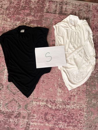 Sommer Set: 2 ärmellose Shirts, Grösse S, Top Zustand!