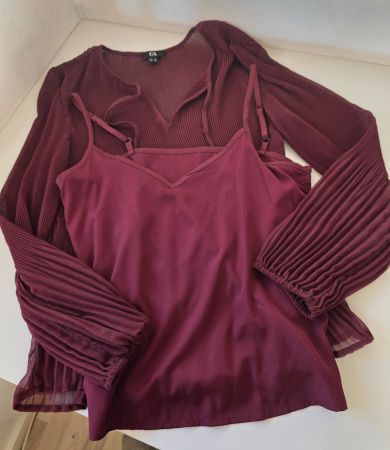 S/M 38 C&A semitransparente Plissee Bluse mit Top aubergine