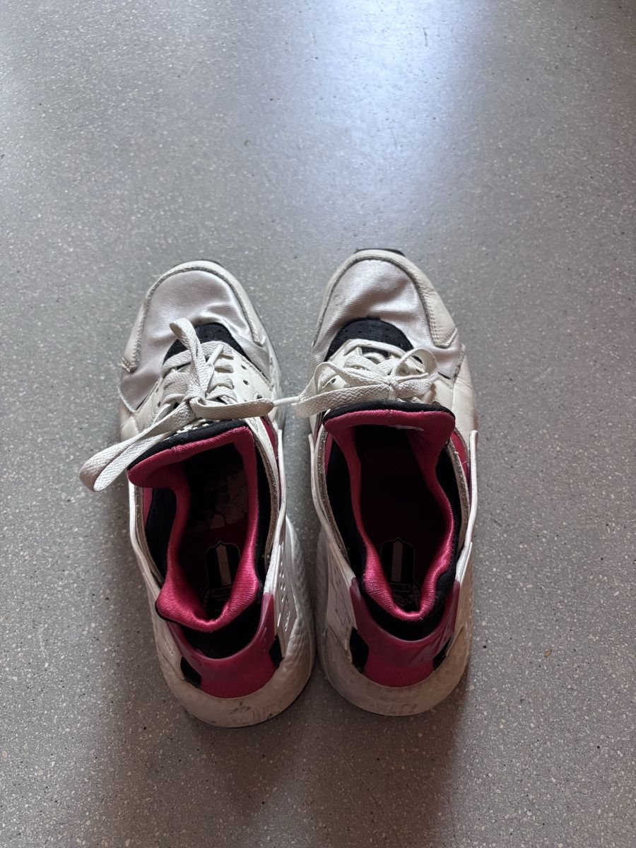 Nike Scarpe da uomo: Nike Huarache rot/weiss Gr. 41 – Usato da Bern venduto da ver_6hzh