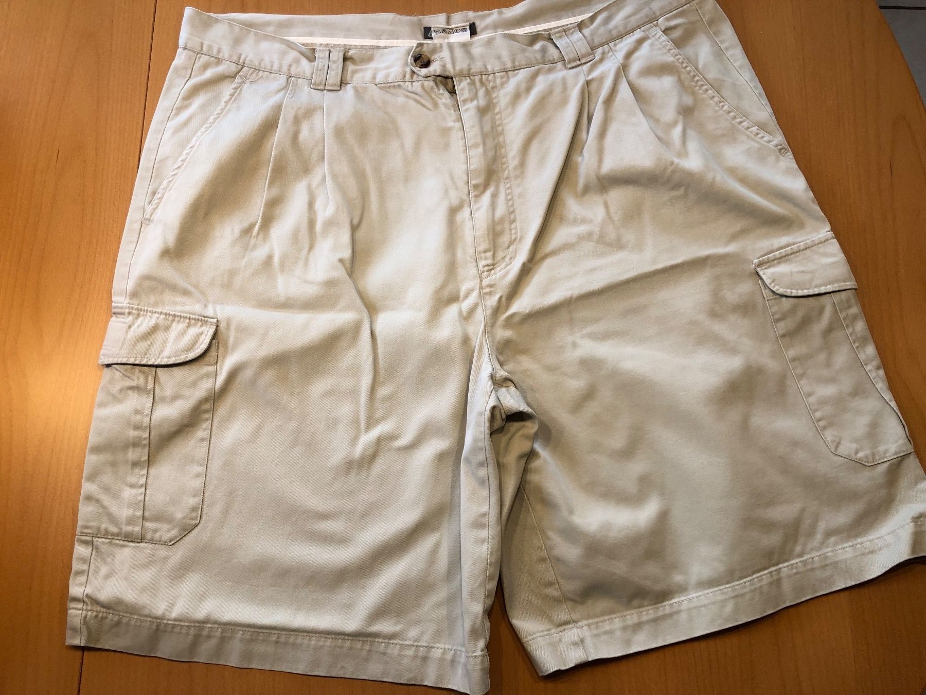 Pantaloni: Hose kurz, beige Gr. 60 – Usato da Zäziwil venduto da lolek01