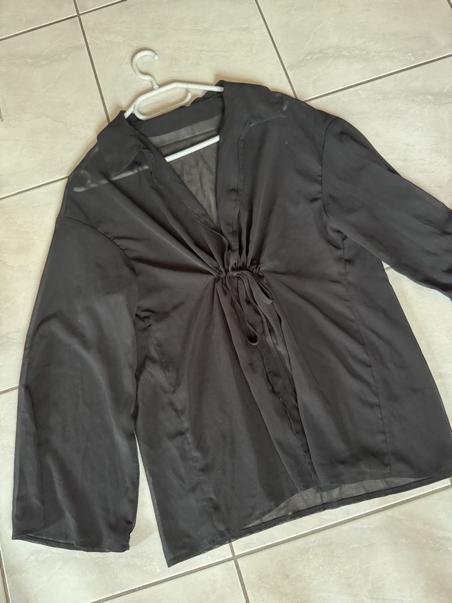 Blusen: Schwarze Sommer Bluse, Gr. M, Transparent – Gebraucht aus Hergiswil NW von kaufe_at_kaufmann