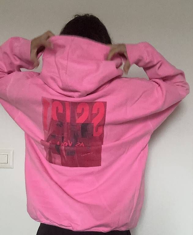 Maglioni & Felpe: Pinker Hoodie with back print oversized fit – Usato da Basel venduto da AnninaD97
