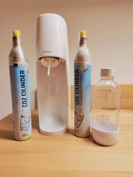 Soda Stream + 2 Flaschen + 2 Gas Flaschen Kaufen auf Ricardo