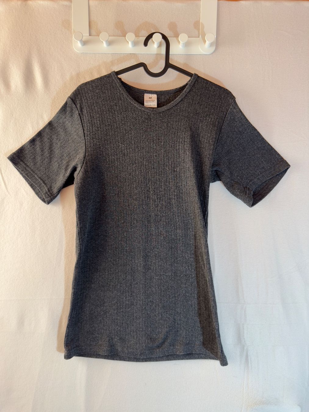 Top: Graues Shirt Gr. M – Usato da Grosswangen venduto da second_hand_dress