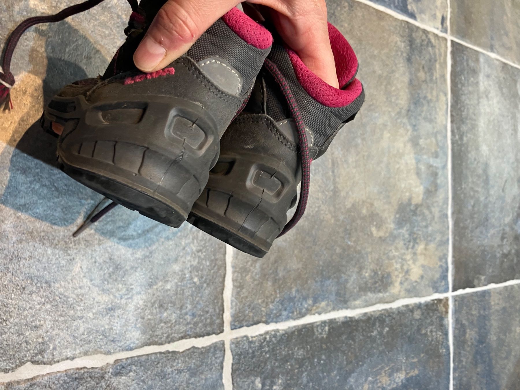 Lowa Scarpe per ragazzi: Lowa trekkingschuhe 31 – Usato da Epesses venduto da moss_r 4